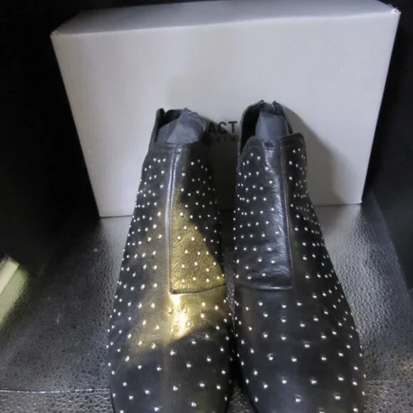 Women's Kenneth Cole  Reaction Size 9 Ankle Boots.  Black.  NWT - Picture 2 of 6